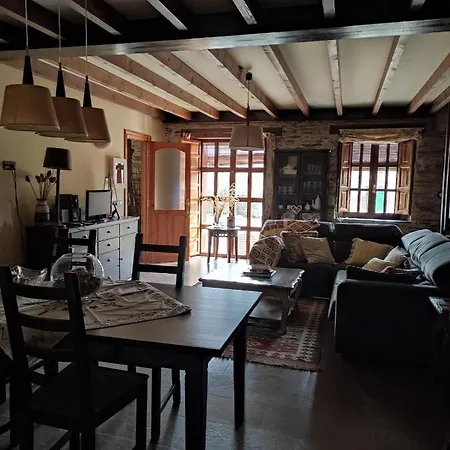 Casa De Piedra En